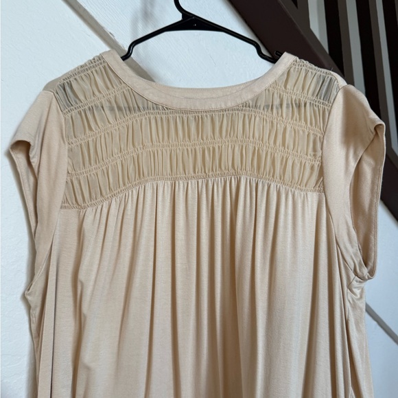 DR2 Women's Cream Sleeveless Blouse - Picture 3 of 6
